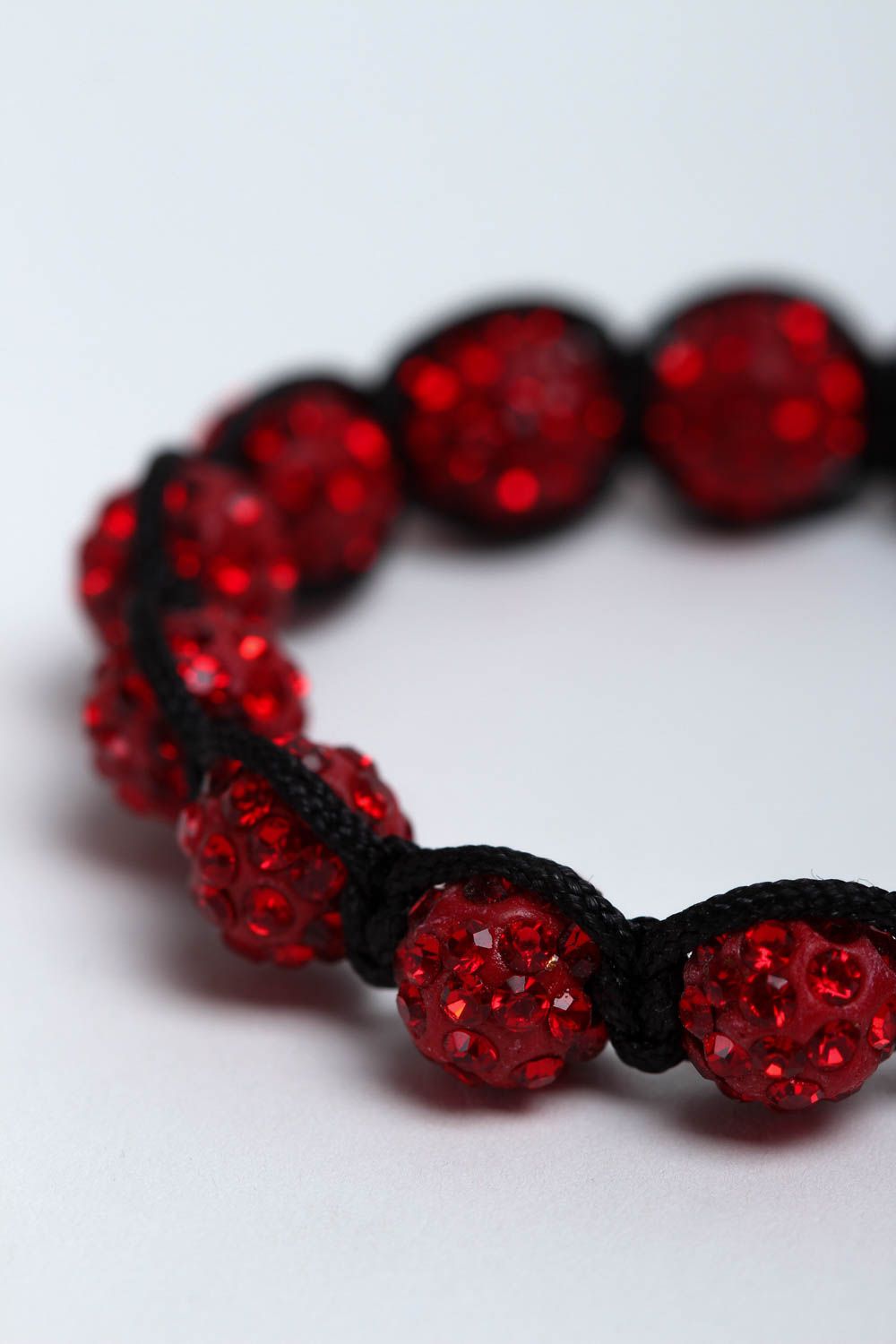Bracelet mode Bijou fait main de noir et rouge Accessoire femme stylée photo 3