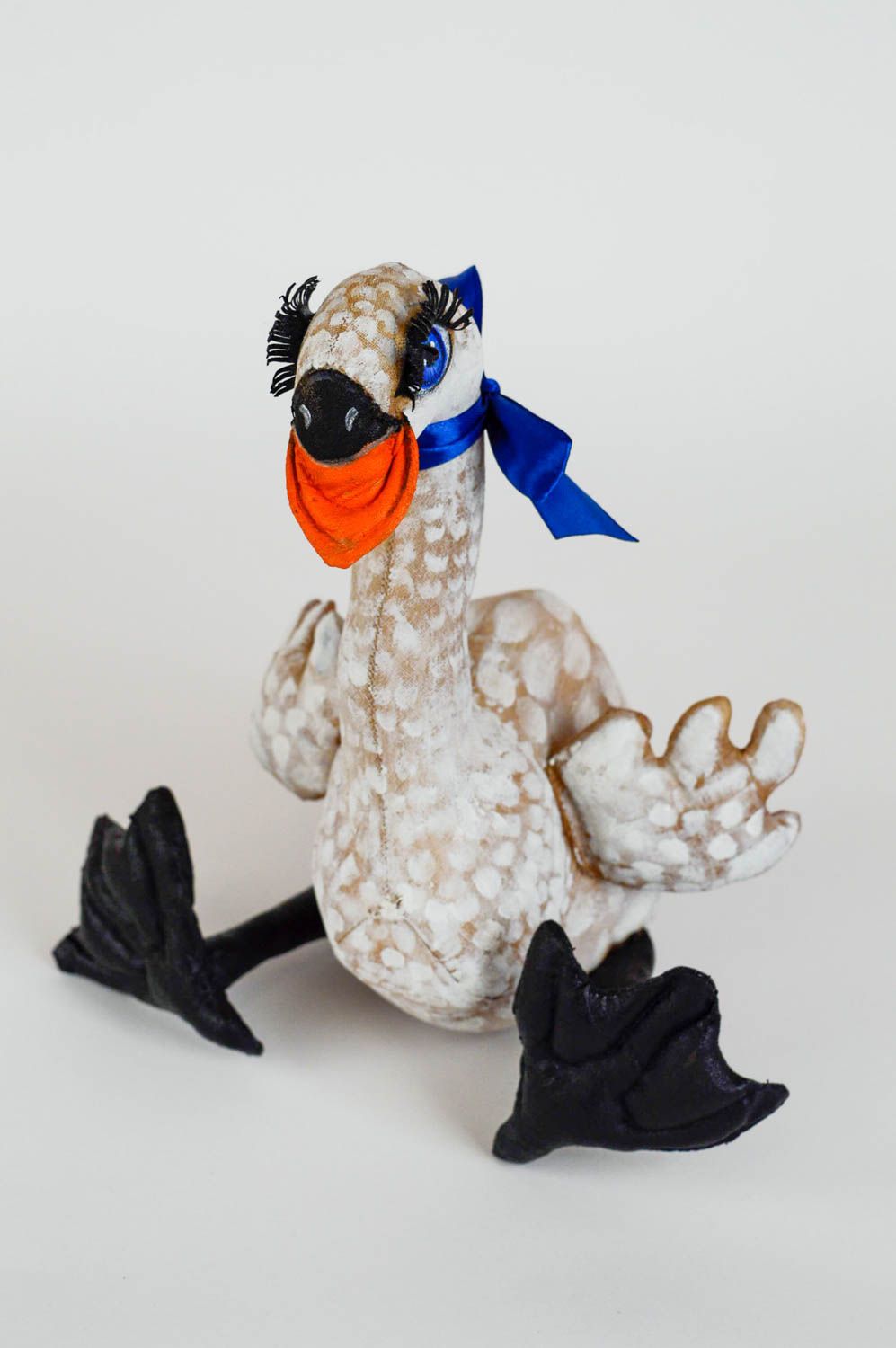 Мягкая игрушка лебедь для интерьера дома тканевая авторская с росписью хенд мейд фото 4
