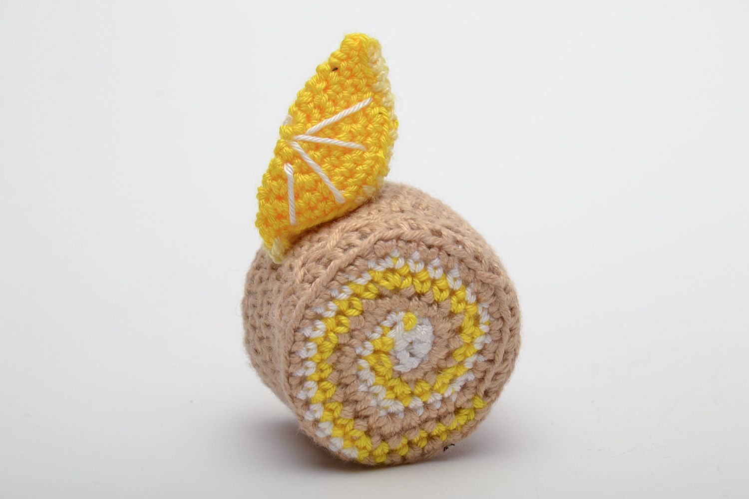 Petit jouet décoratif tricoté au crochet brun rond fait main Tortilla roulée  photo 2