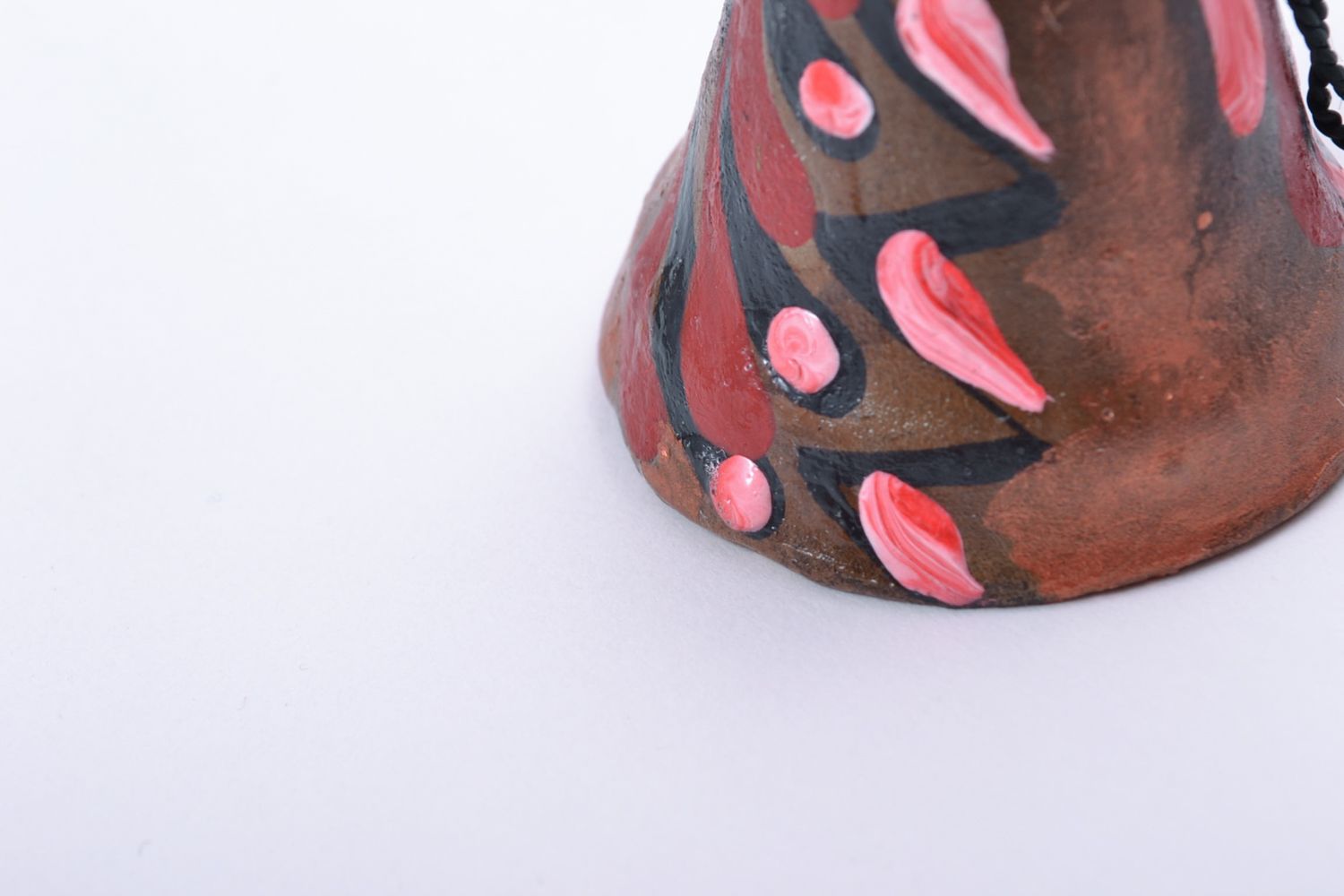 Petite cloche en terre cuite brune à motif couleurs acryliques faite main photo 5
