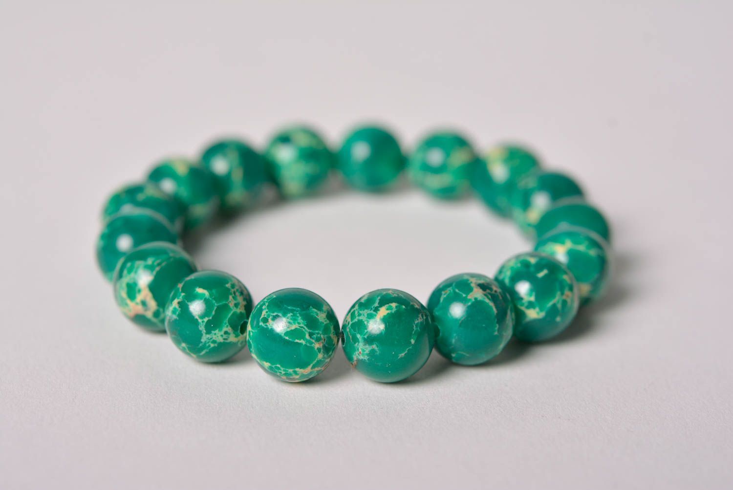 Handmade beautiful green natural variscite stone beaded wrist bracelet for women photo 4