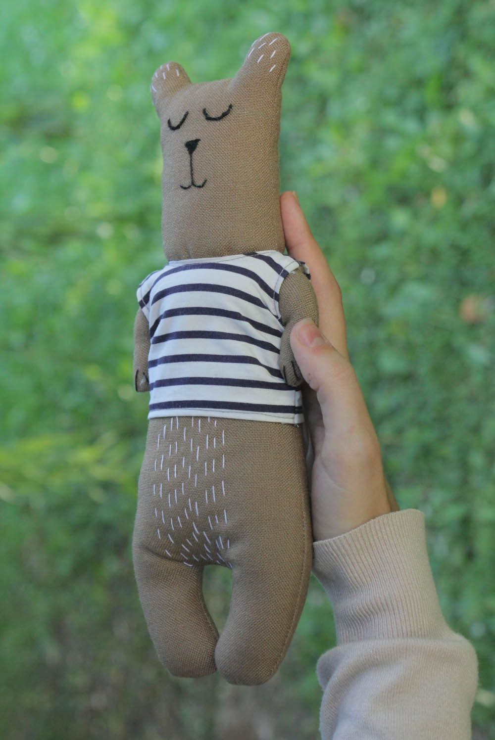 Brinquedo macio têxtil feito à mão de tecido para decoração do interior de materiais naturais Ursinho foto 5