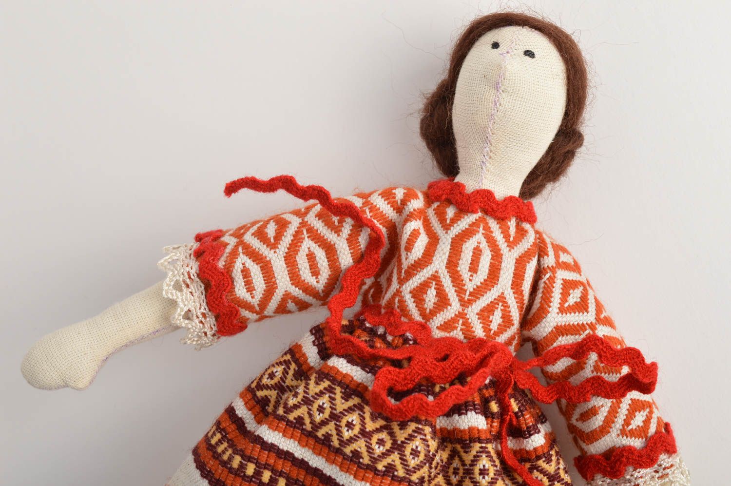 Кукла ручной работы кукла из ткани красивая подарок ребенку оригинальная фото 3