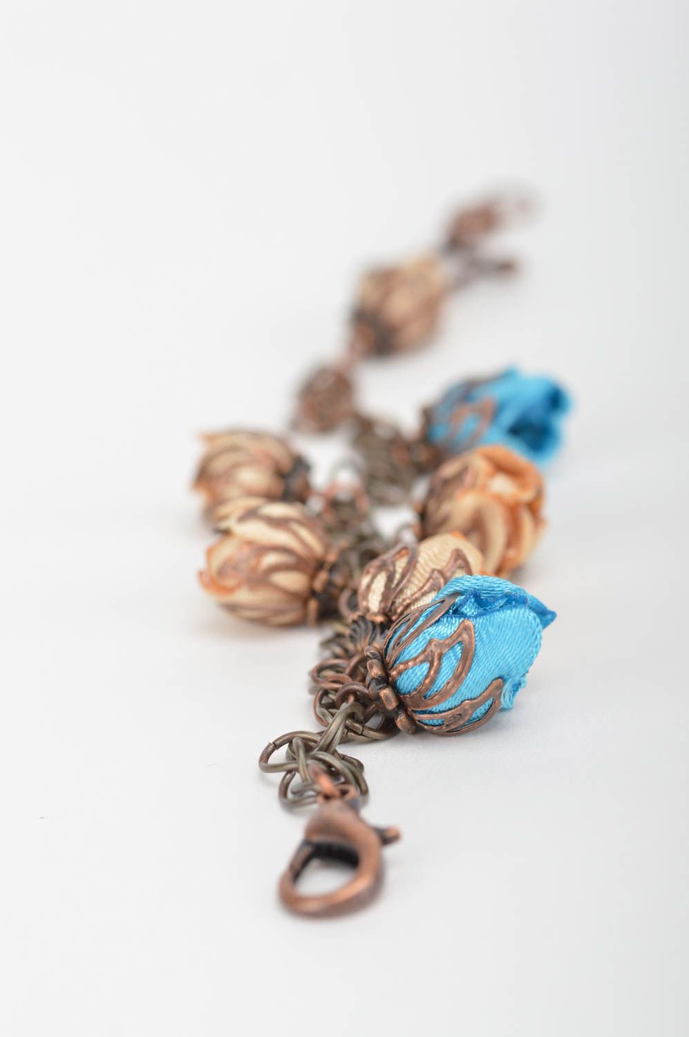 Handmade Blumen Armband Designer Schmuck Frauen Accessoire blau beige aus Atlas foto 3