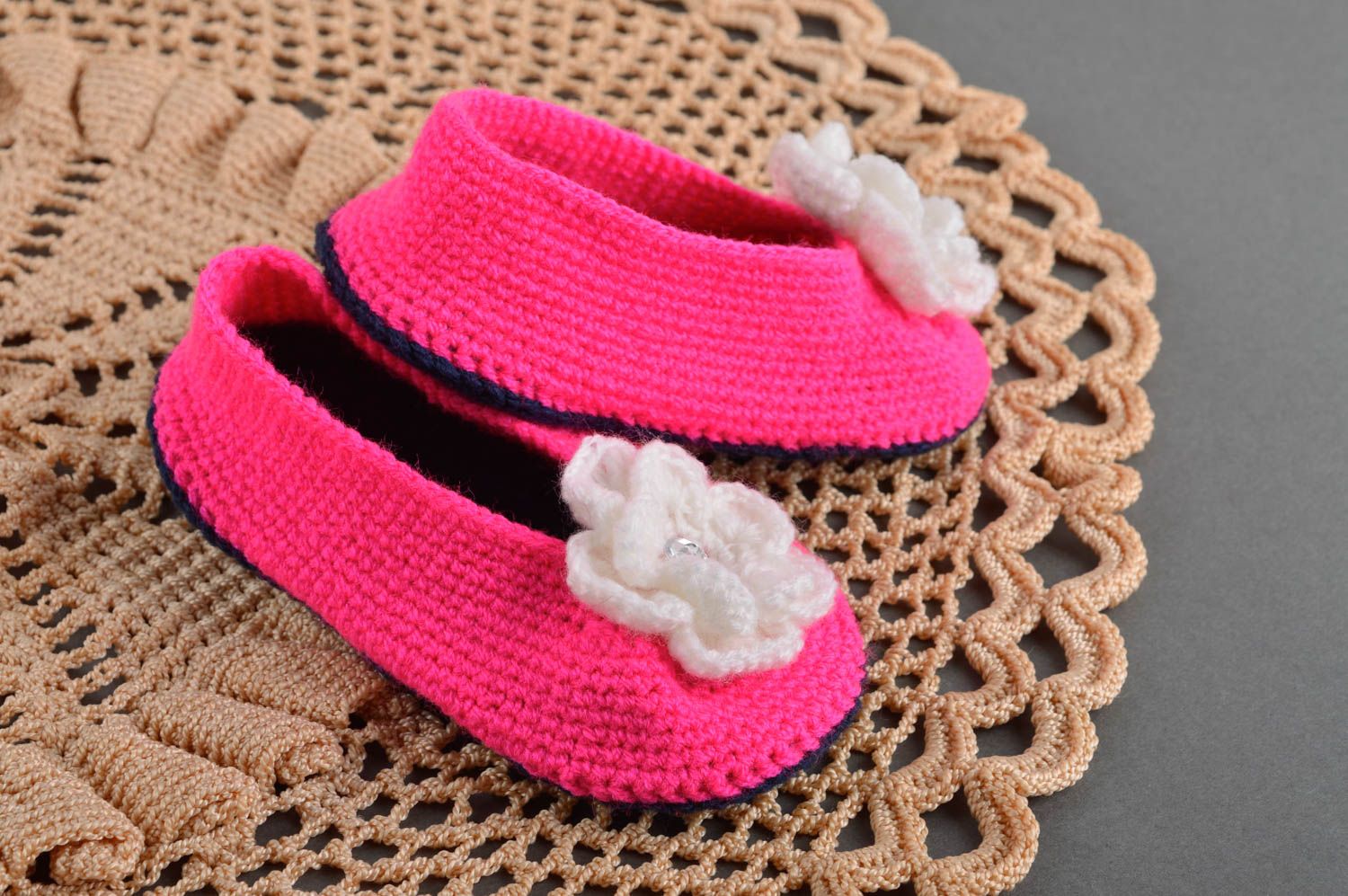Handmade crocheted pink slippers unusual warm footwear home slippers for kids photo 1
