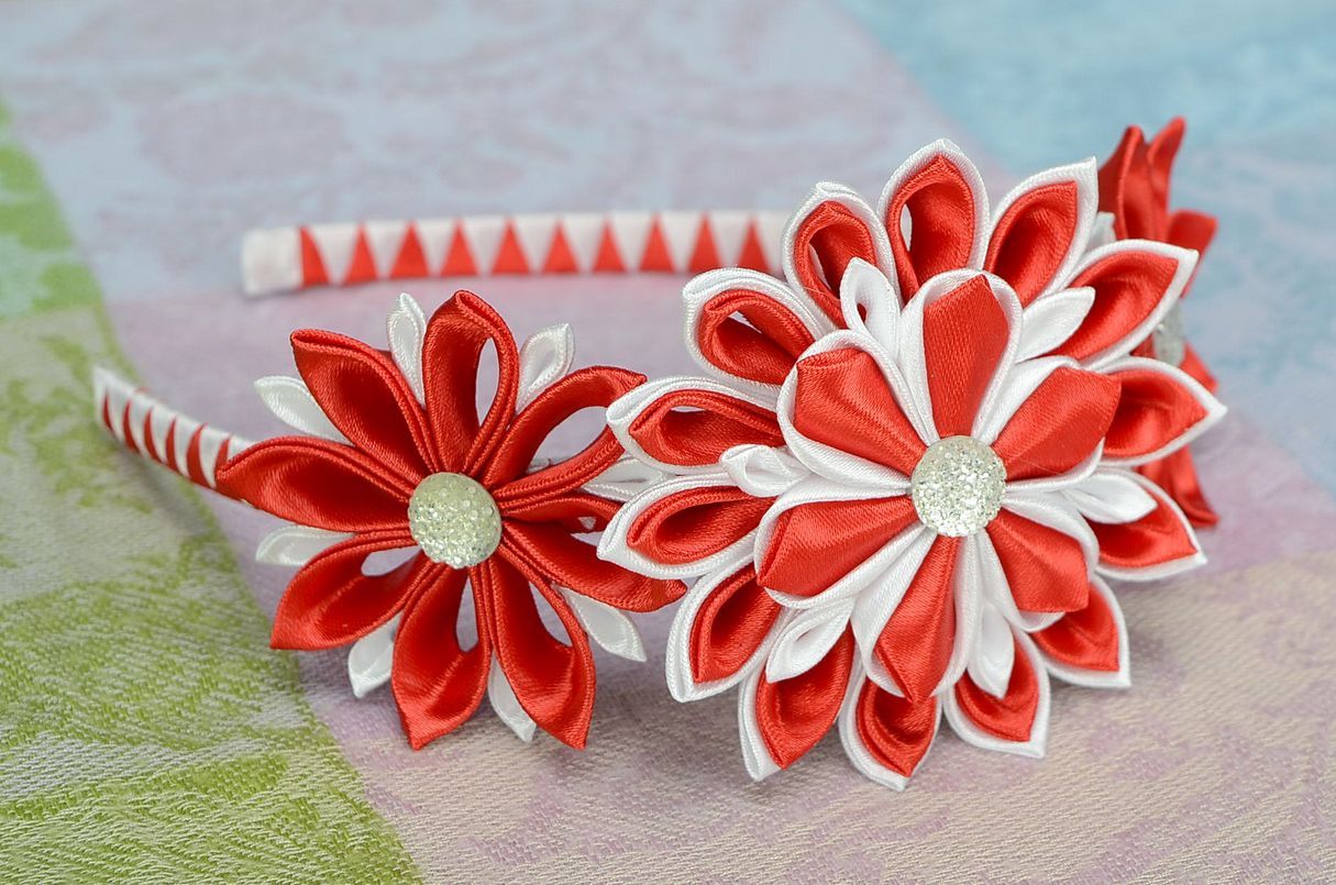 Headband, head wreath with satin flowers Red and white photo 1