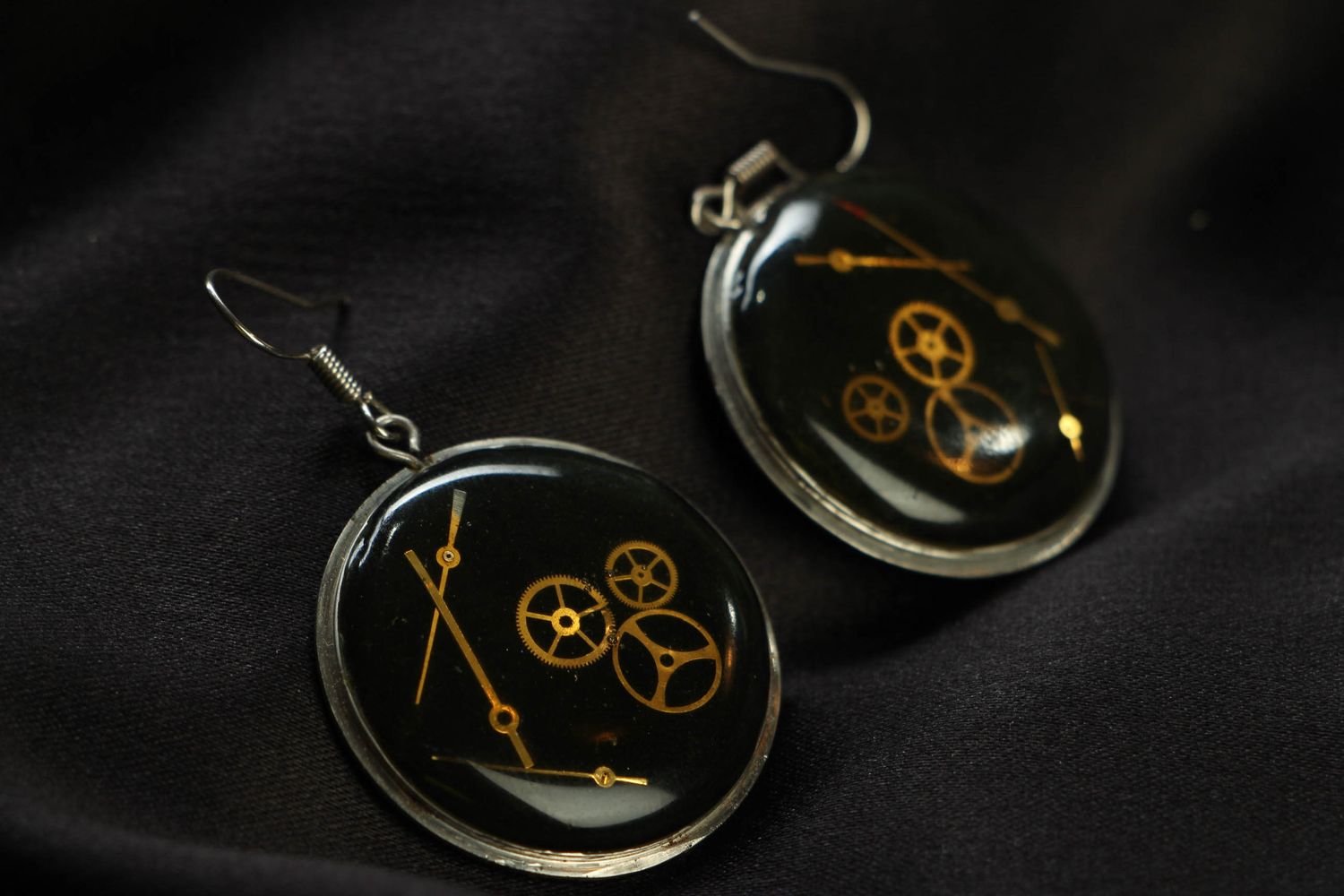 Round metal earrings in steampunk style photo 1