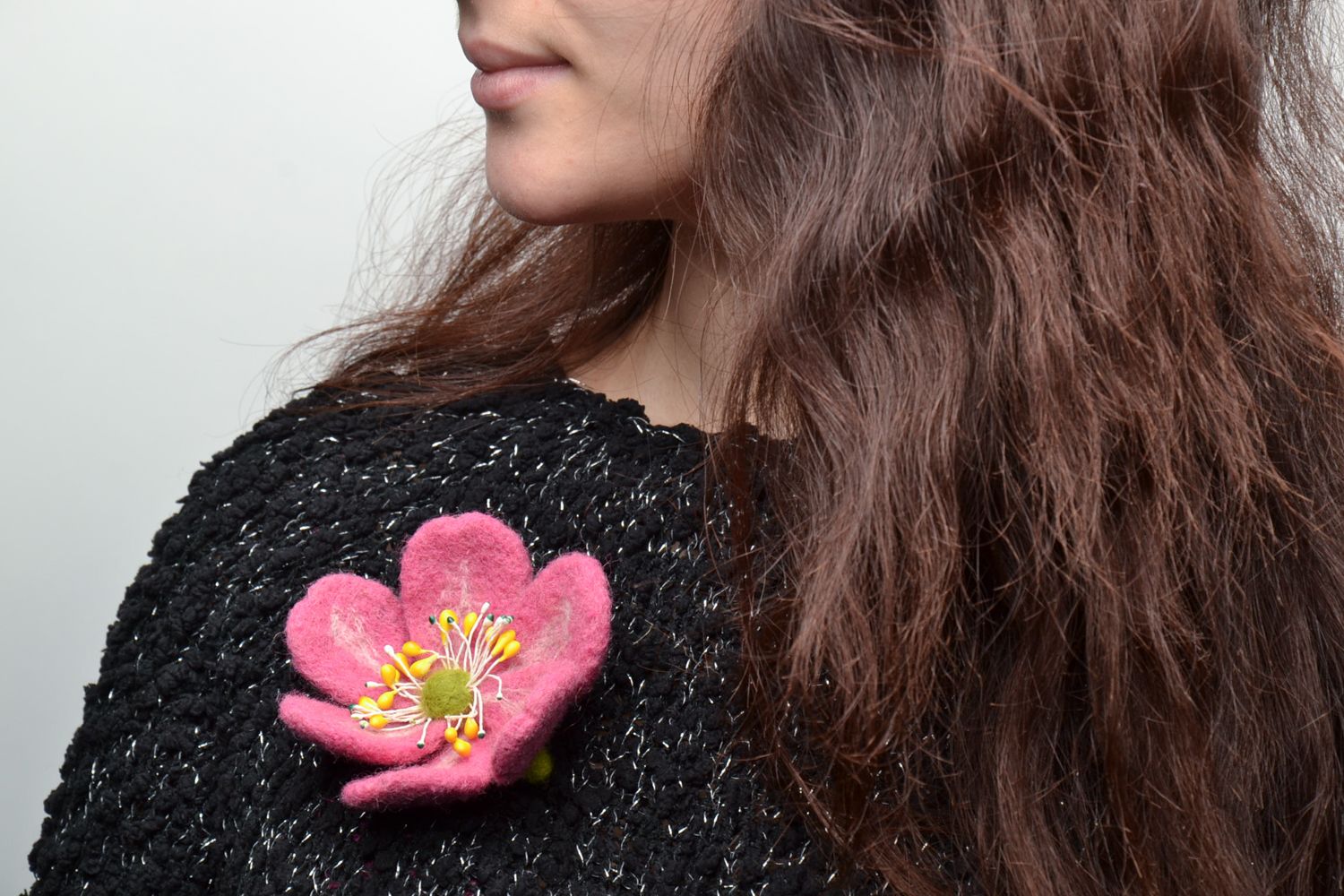 Designer felted wool brooch in the shape of pink flower photo 2