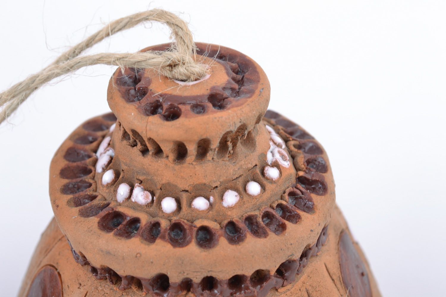 Керамический колокольчик ручной работы из красной глины фото 4