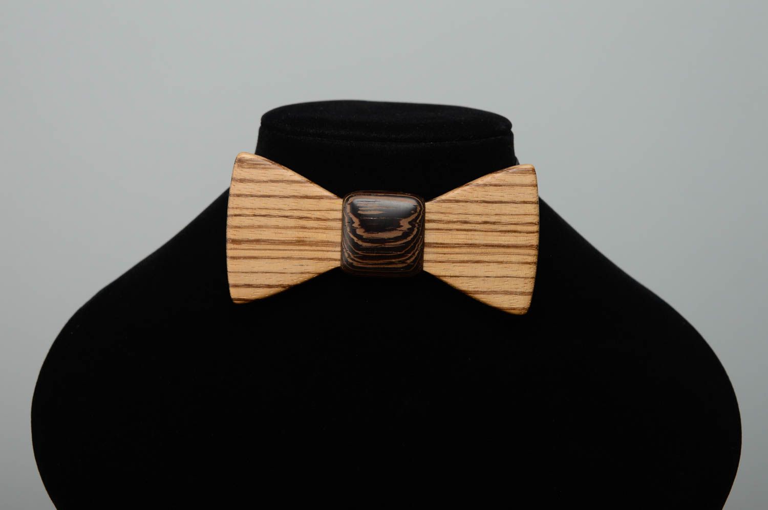 Деревянный галстук-бабочка из венге фото 3