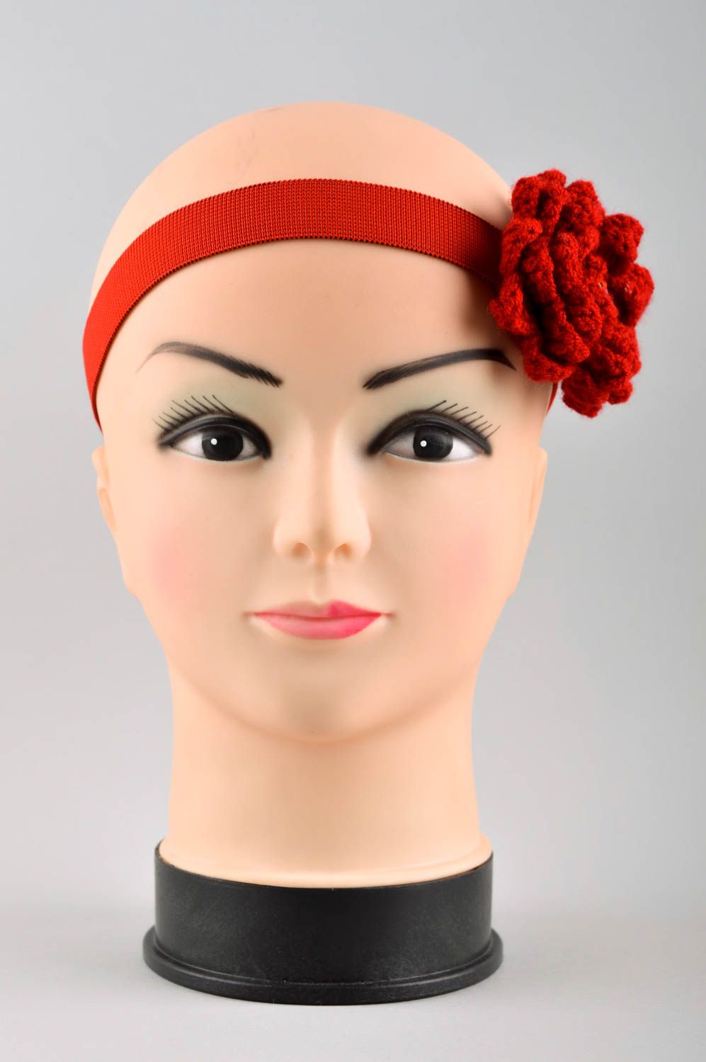 Haarband mit Blume in Rot handgemachter Schmuck stilcolles Accessoire für Haare foto 3