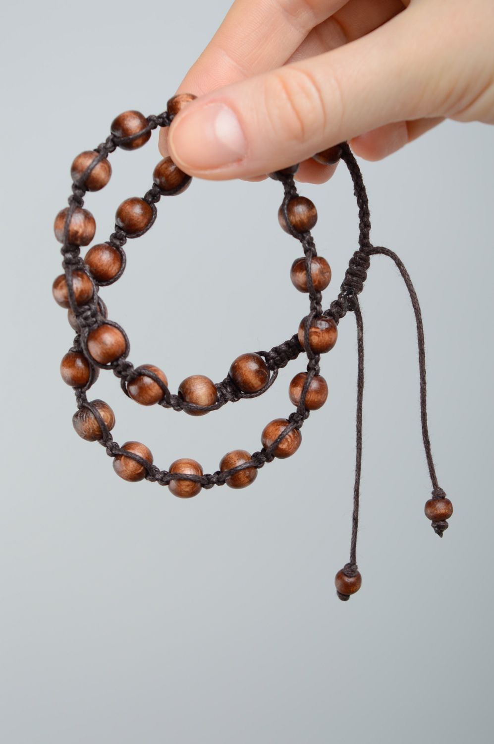 Bijou transformable en macramé tressé marron avec perles en bois fait main photo 3