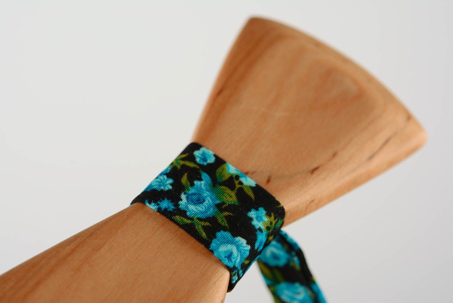 Classic wooden bow tie photo 4