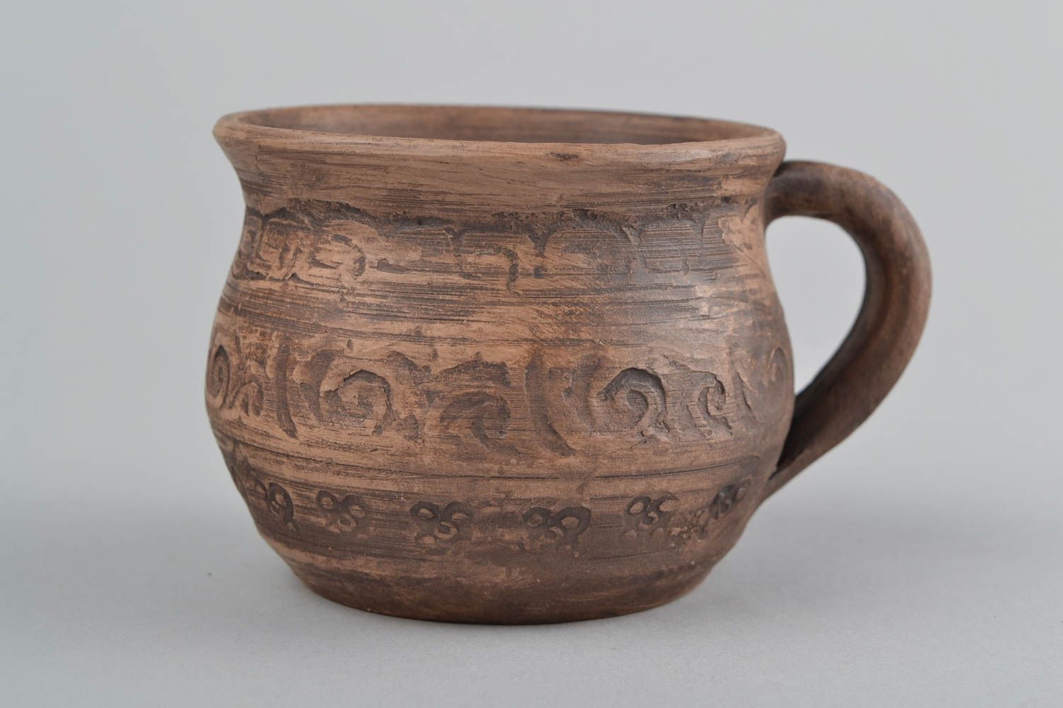 Brown 13 oz ceramic coffee cup with handle in Mexican style with Creek pattern 0,6 lb photo 4