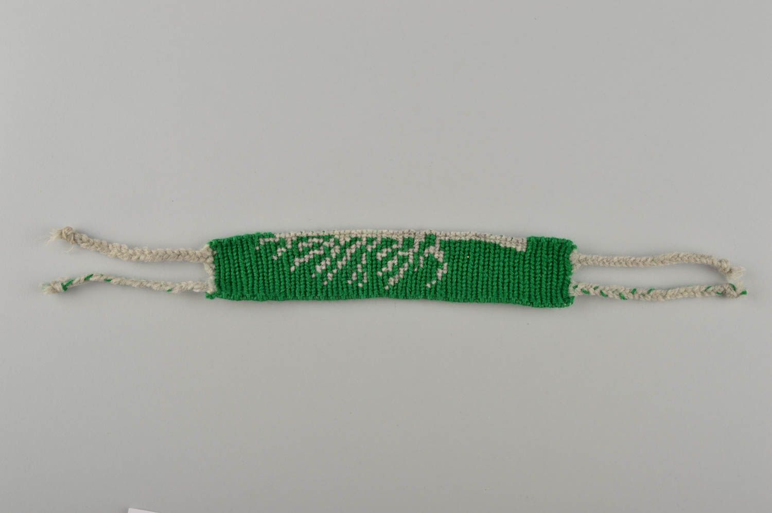Браслет из ниток ручной работы модный браслет зеленый с серым плетеный браслет фото 3