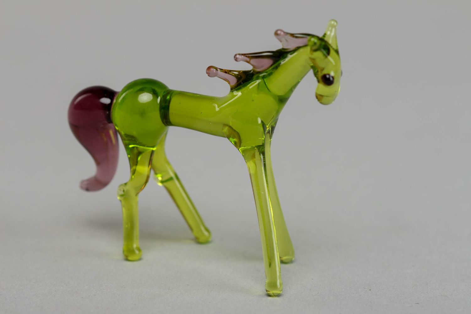 Lampwork Figur aus Glas Hellgrünes Pferd foto 1