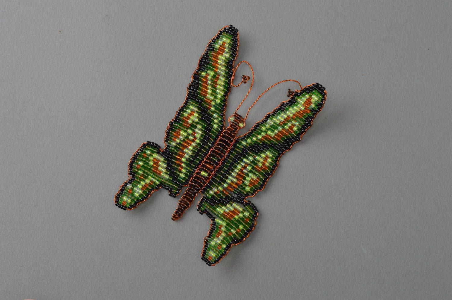 Magnet en perles de rocaille décoratif fait main en forme de papillon vert photo 2
