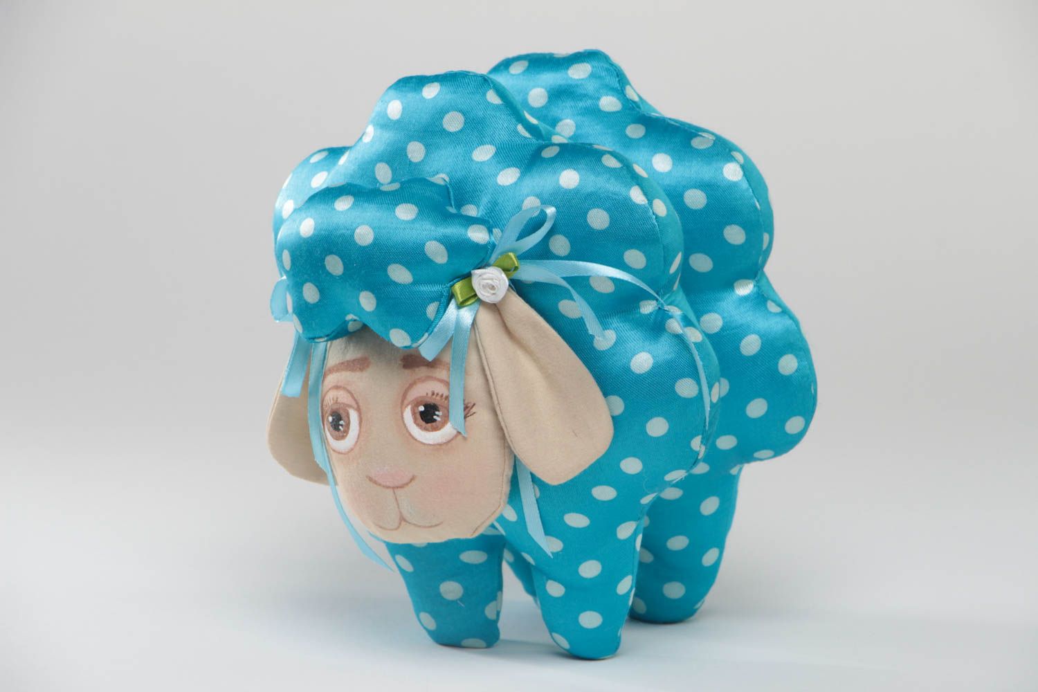 Мягкая игрушка овечка из ткани ручной работы детская красивая голубая в горох фото 2