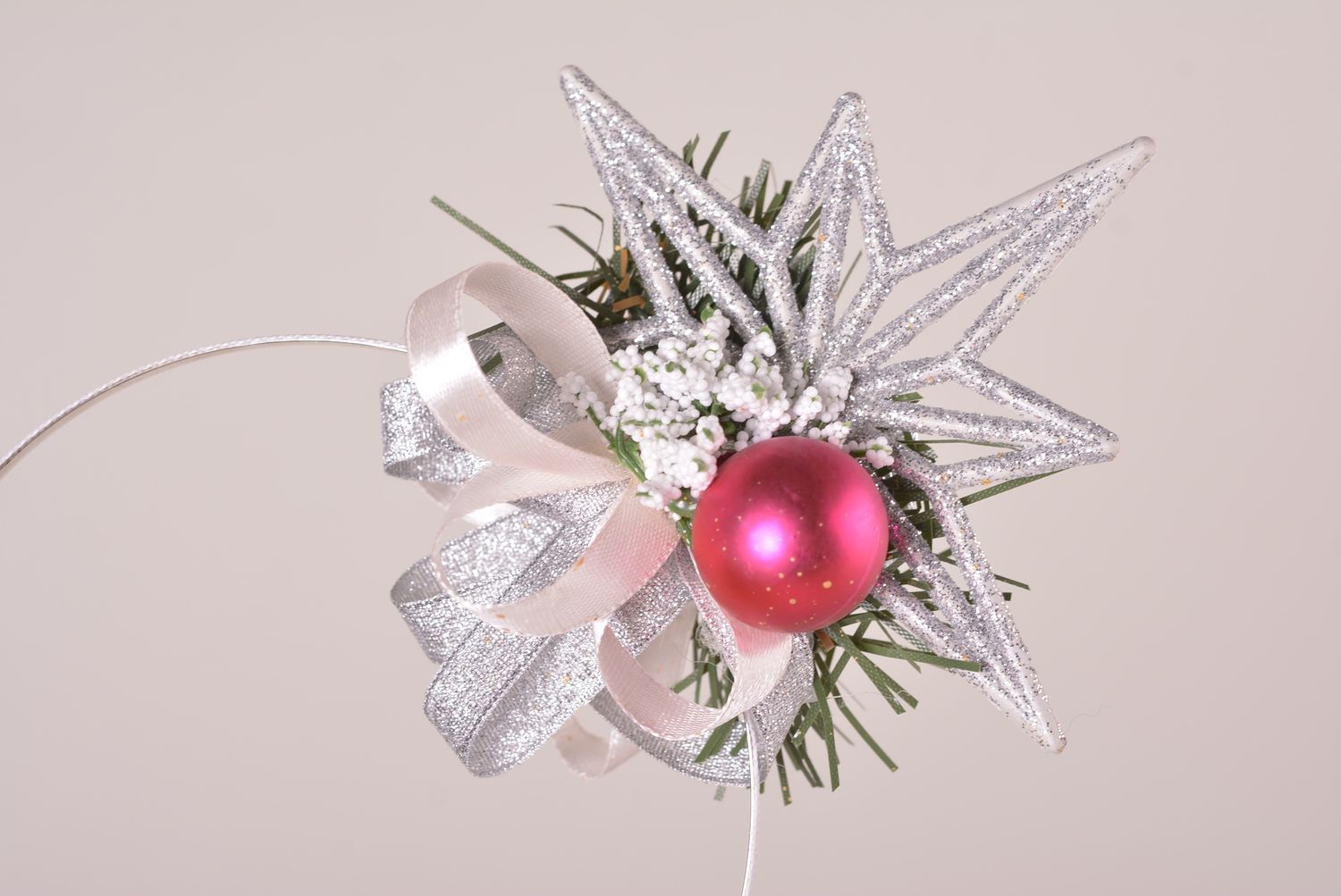 Serre-tête Noël fait main Accessoire cheveux Cadeau Noël design métal ruban photo 3