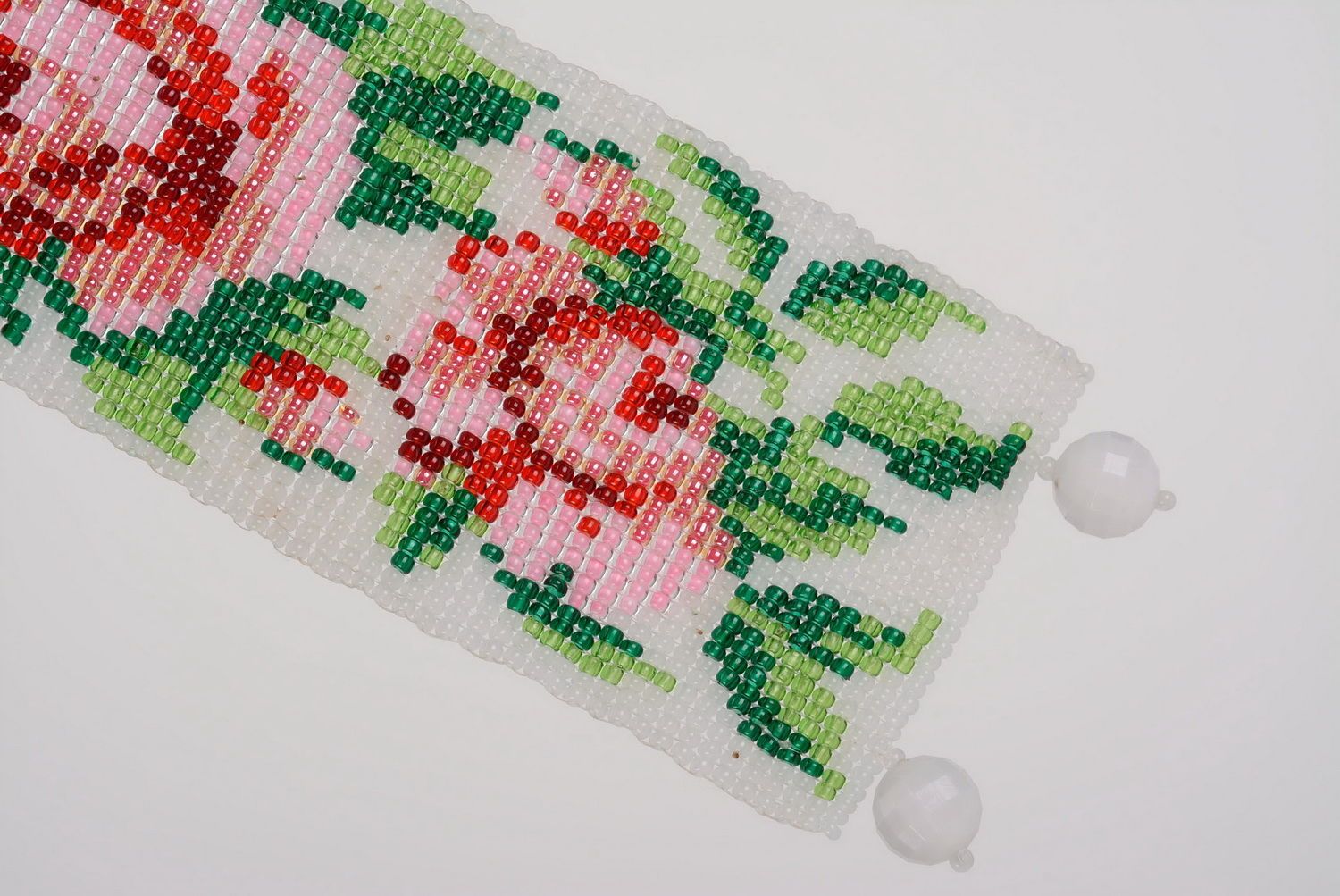 Armband mit Rosen aus böhmischen Glasperlen foto 3