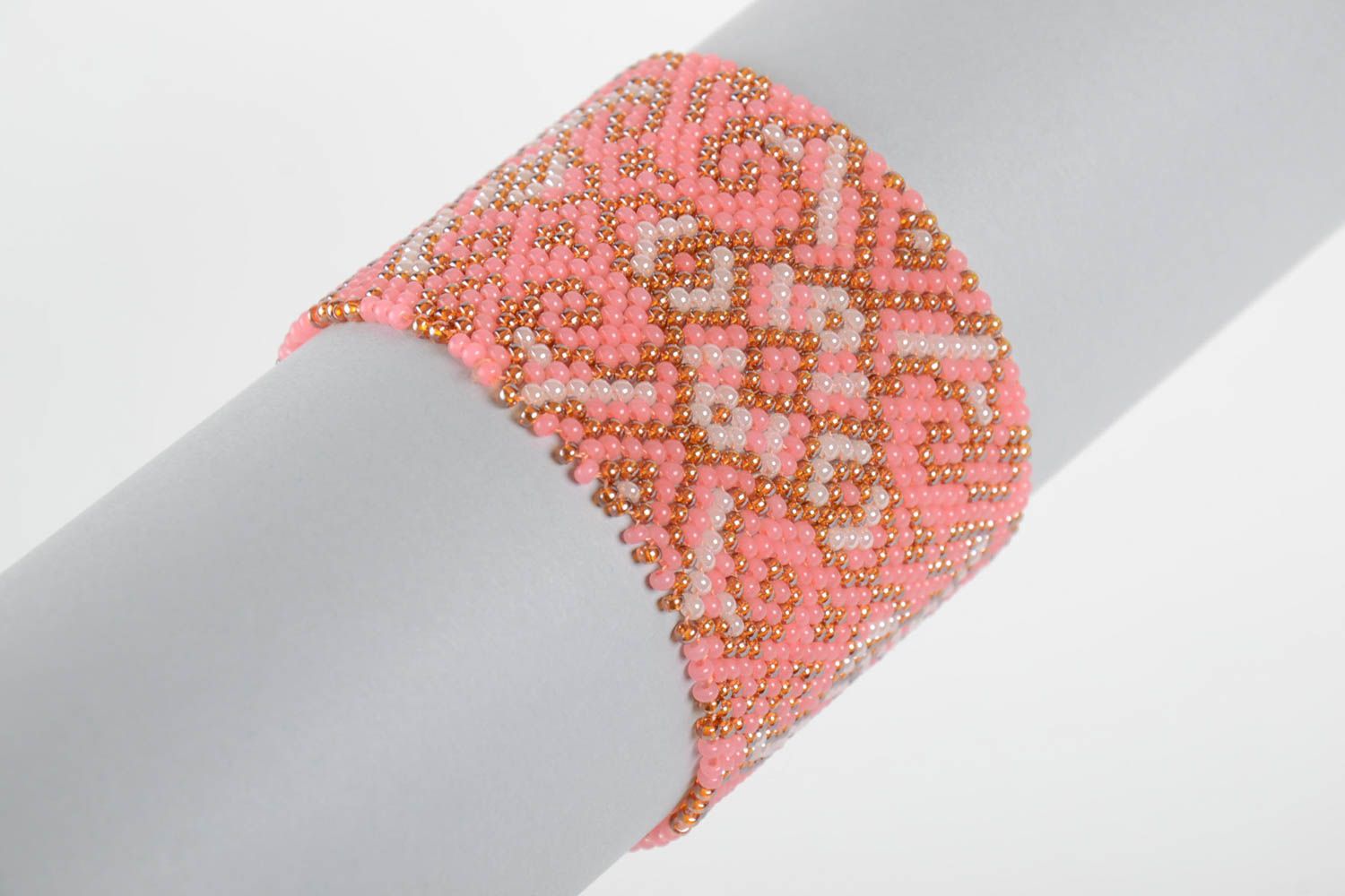 Объемный браслет из бисер розовый плетеный с узорами красивый ручной работы фото 1