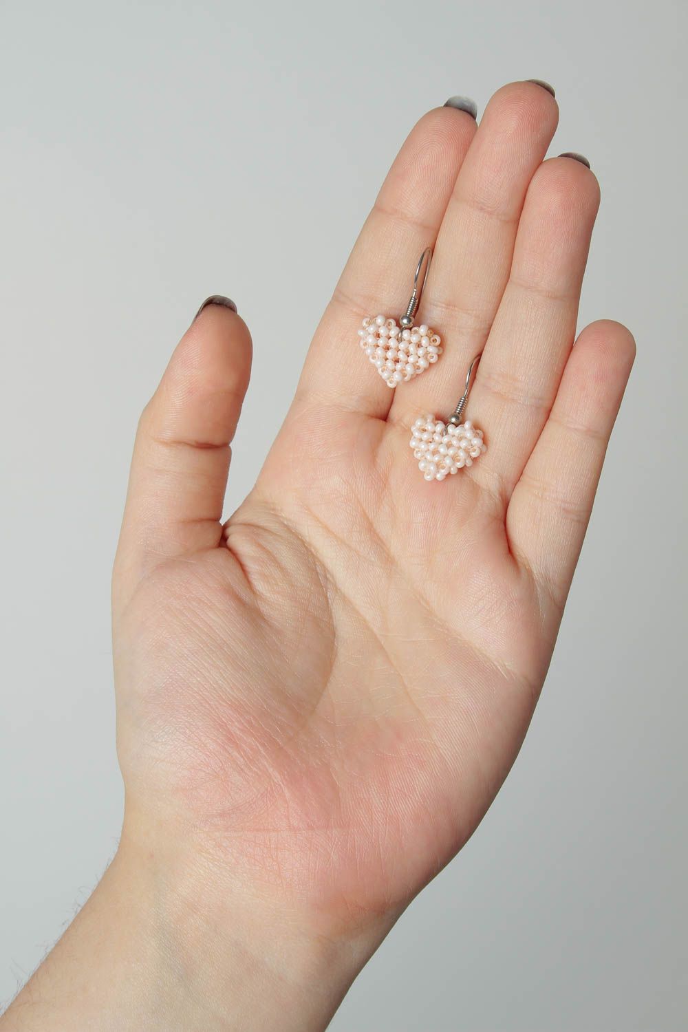 Boucles d'oreilles coeurs Bijou fait main blanc perles de rocaille Cadeau femme photo 2