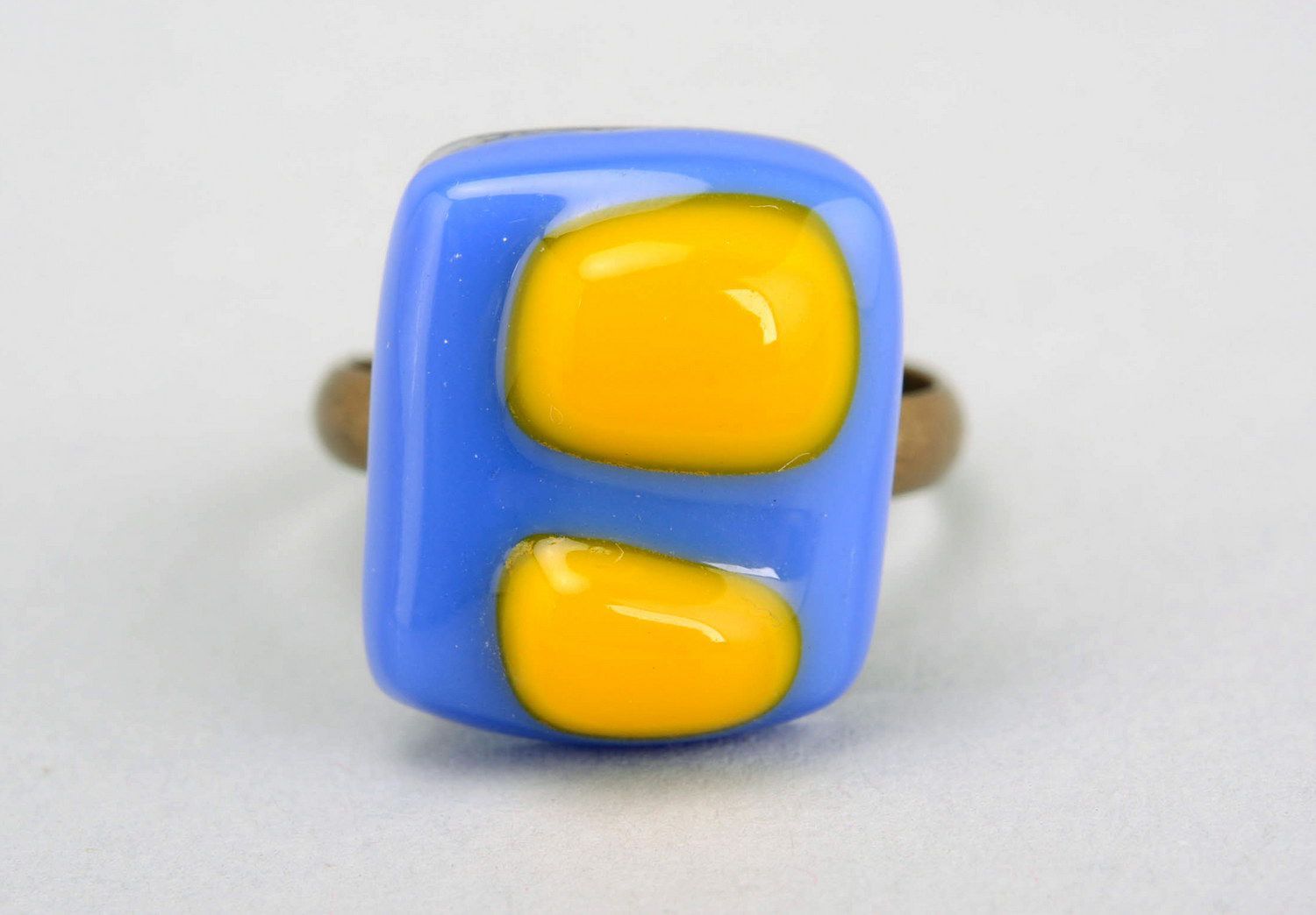 Перстень стеклянный желто-голубой фото 1