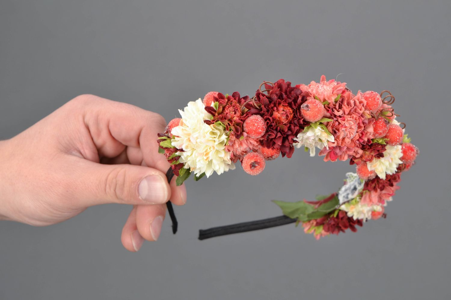 Serre-tête fait main original avec fleurs et baies photo 2