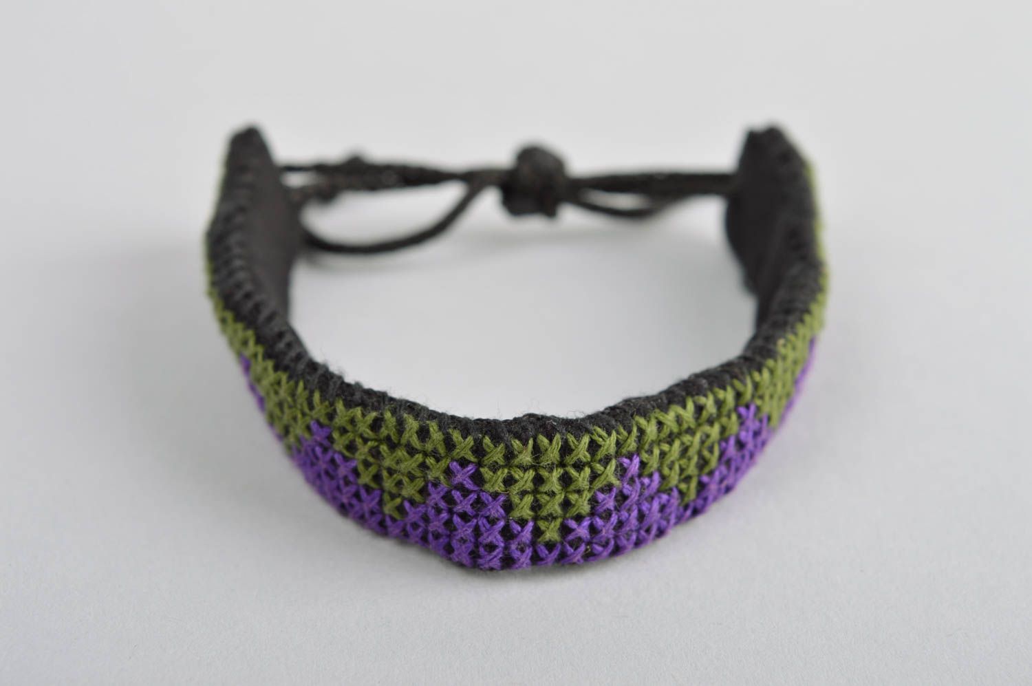 Bracelet tendance Accessoire fait main textile brodé vert-violet Cadeau femme photo 2