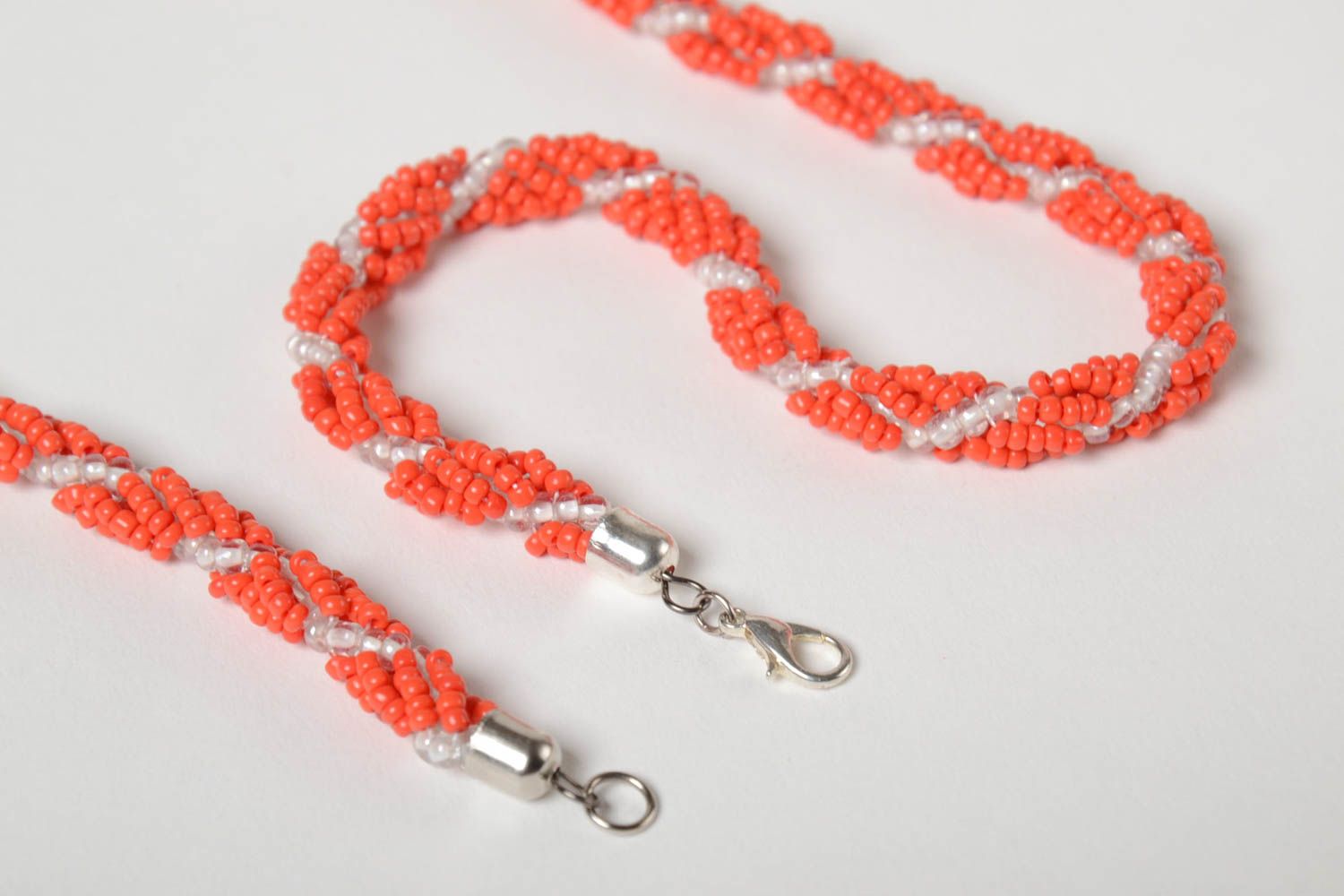 Collier orange en perles de rocaille tchèques fait main long fin élégant photo 5
