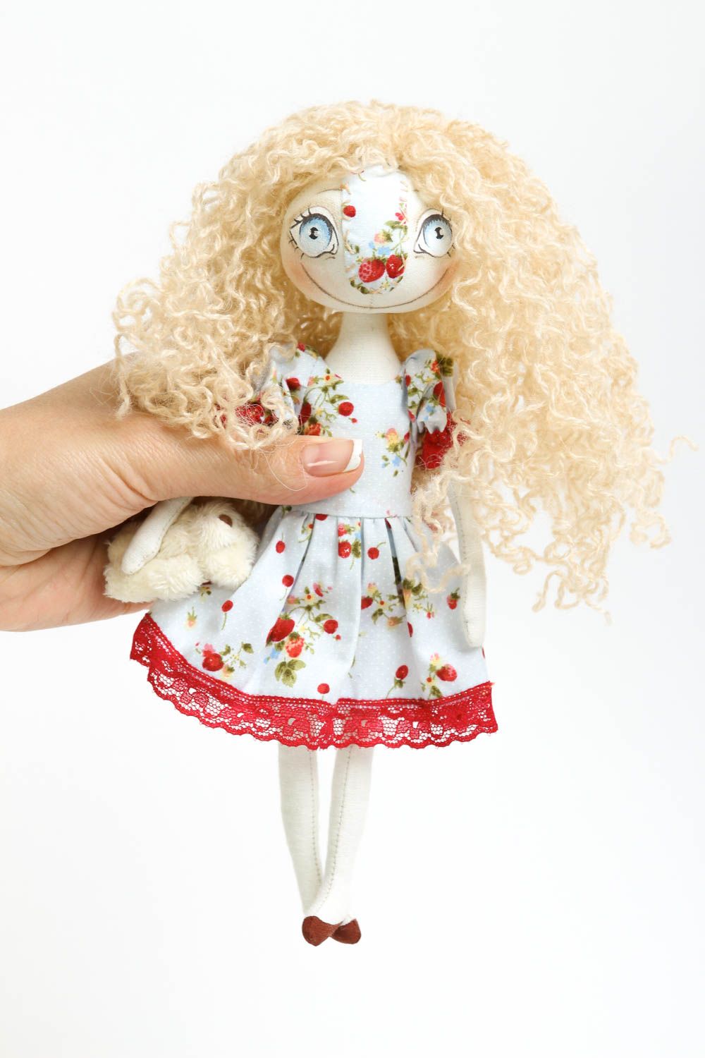 Bambola con orsetto in cotone fatta a mano pupazzo tessile originale decorativo foto 5