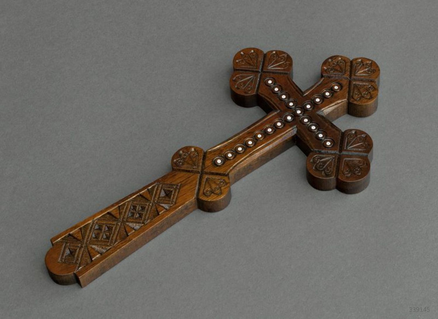Настенный крест с инкрустацией бисером фото 2