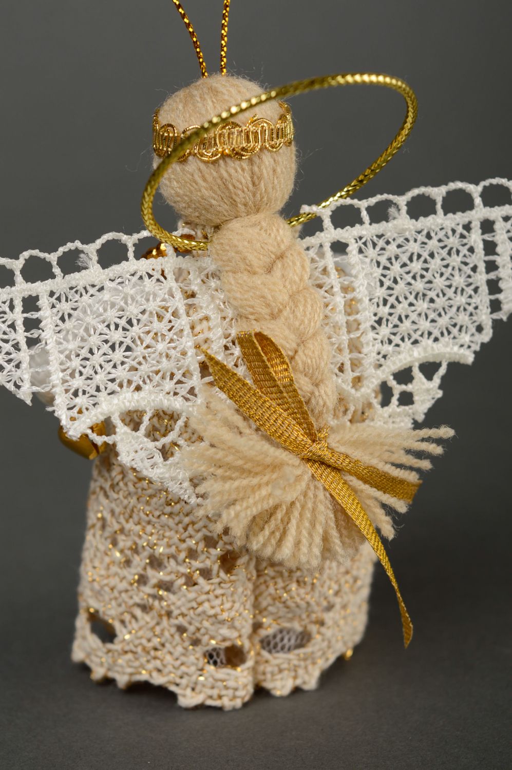 Интерьерная подвеска ангел ручной работы из кружева фото 4