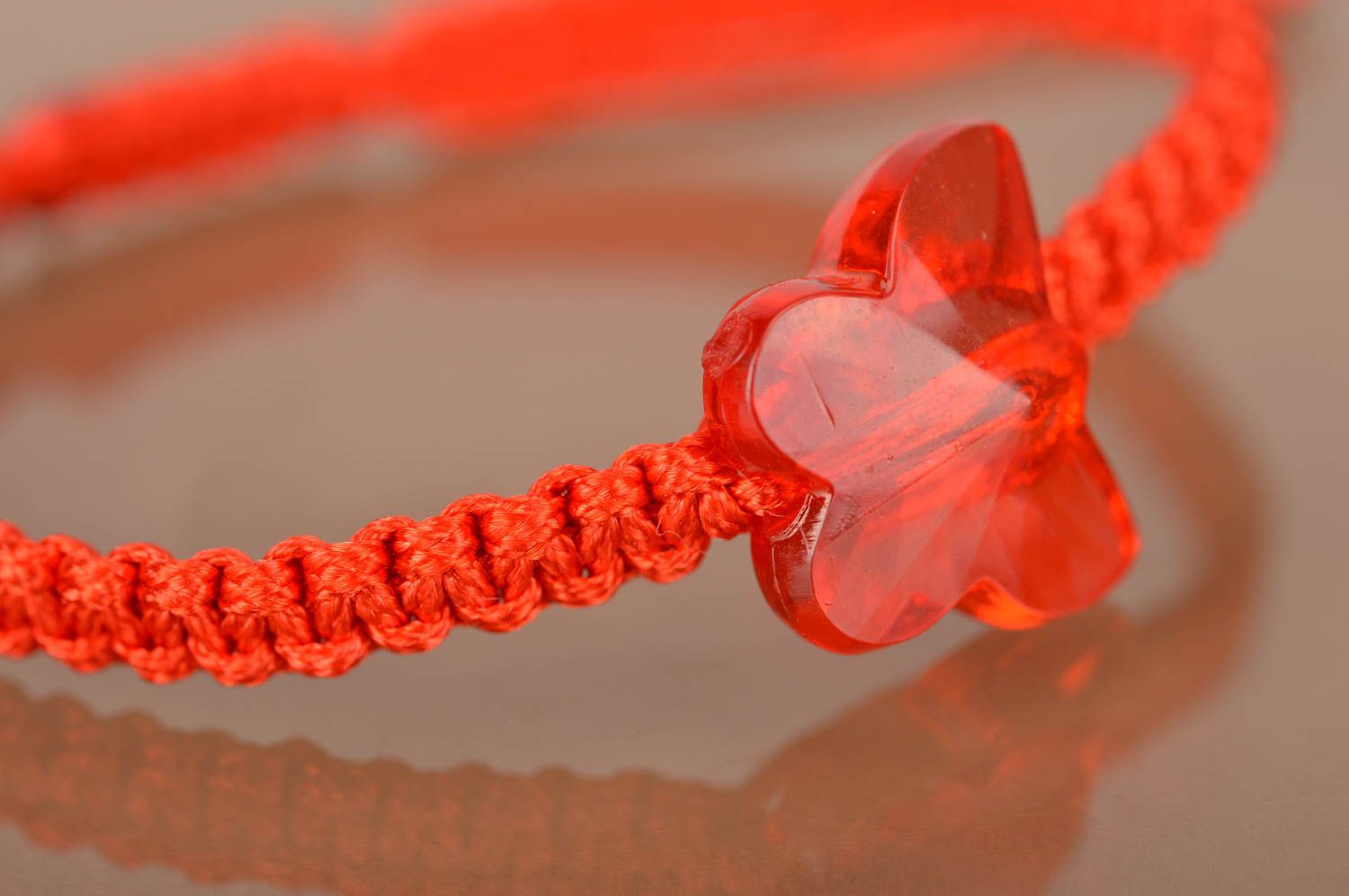 Bracelet tressé en fil ciré fin fait main original Papillon rouge pour fille photo 3