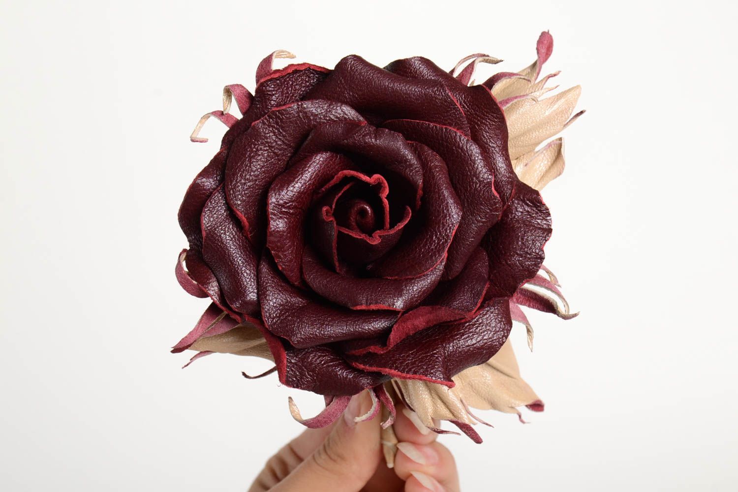 Брошь из кожи ручной работы авторская бижутерия красивая брошь красная роза фото 2