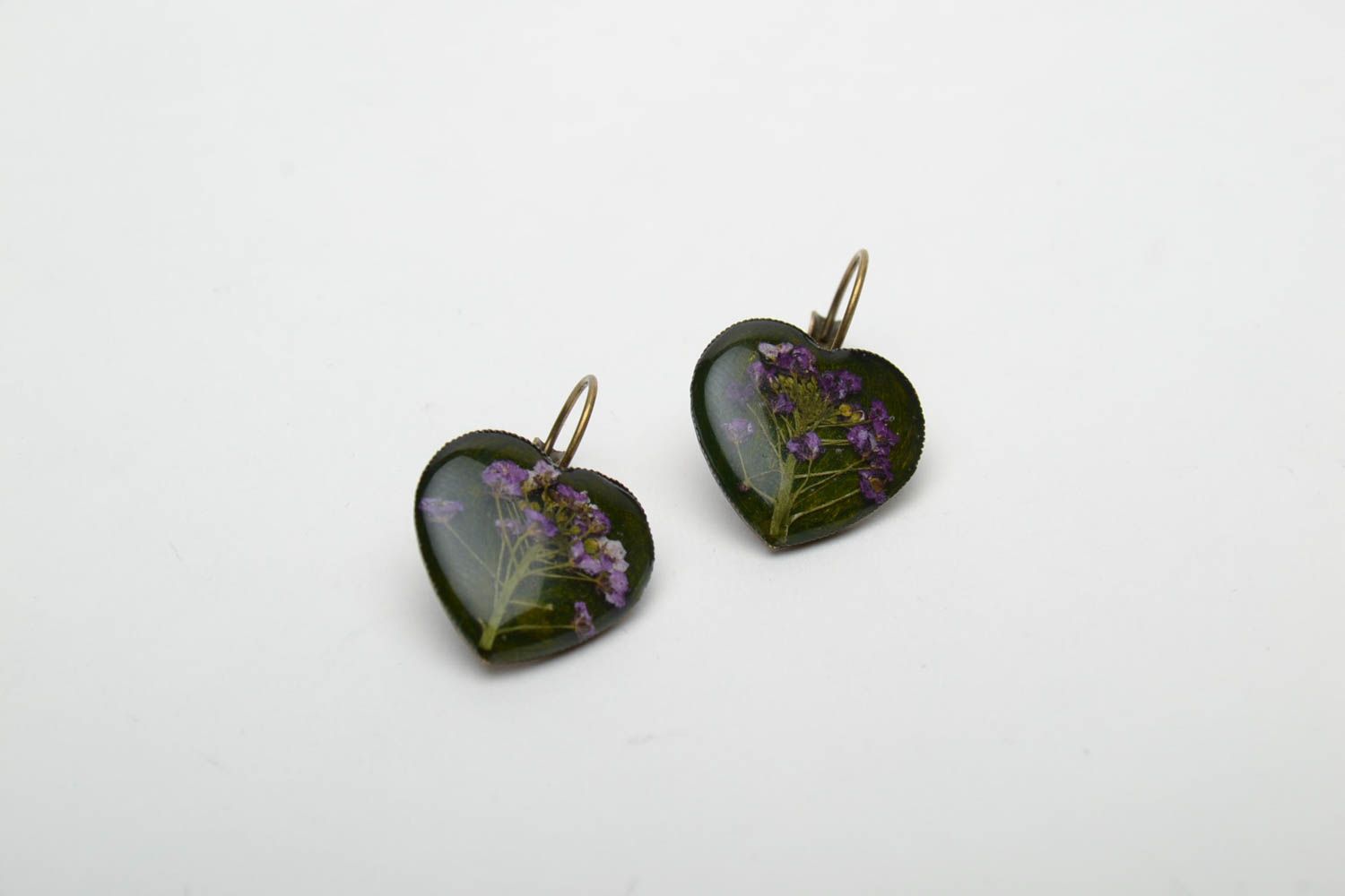 Heart-shaped earrings with natural flowers photo 3