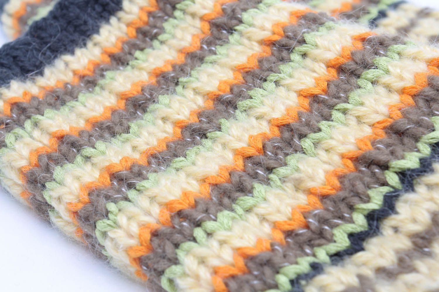 Chaussettes faites main tricotées en mi-laine photo 2