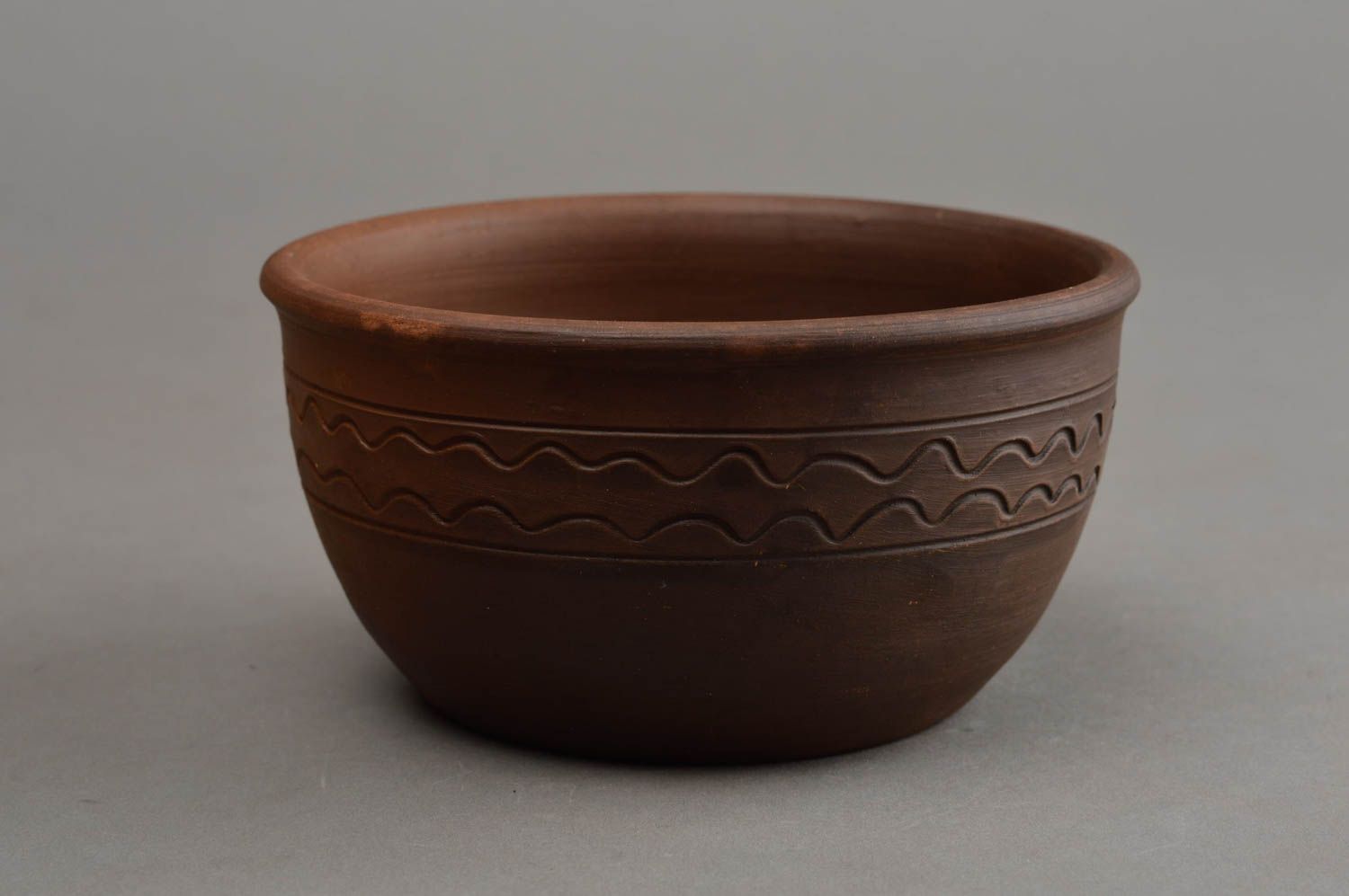 Bol en argile fait main brun petit vaisselle originale technique de poterie photo 2