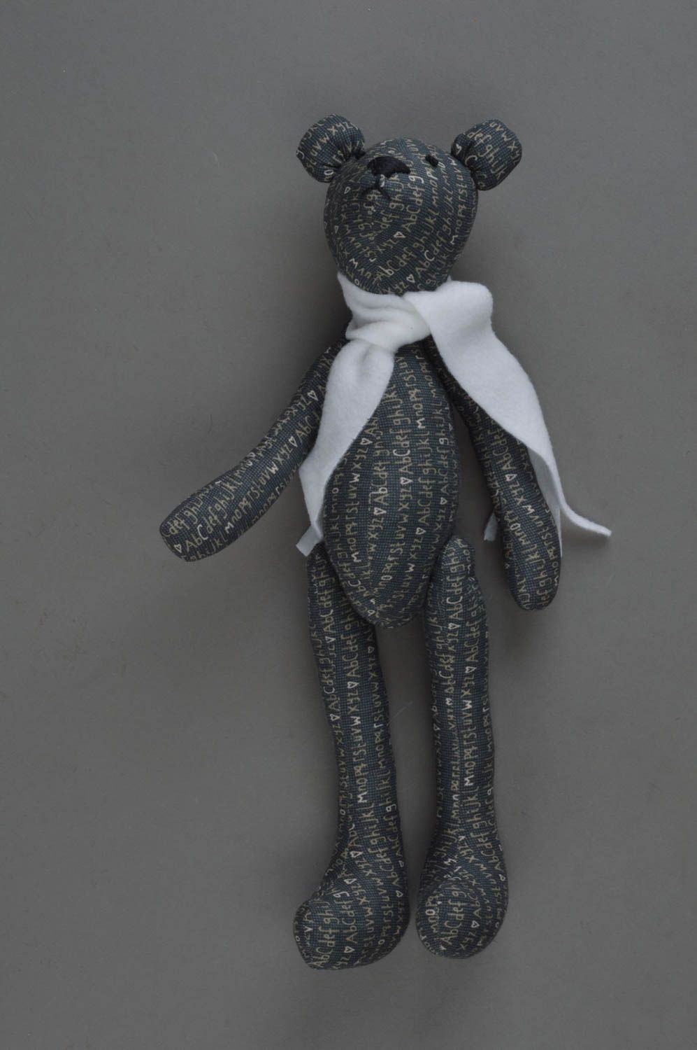 Тканевая мягкая игрушка ручной работы мишка с шарфом для детей и интерьера фото 3