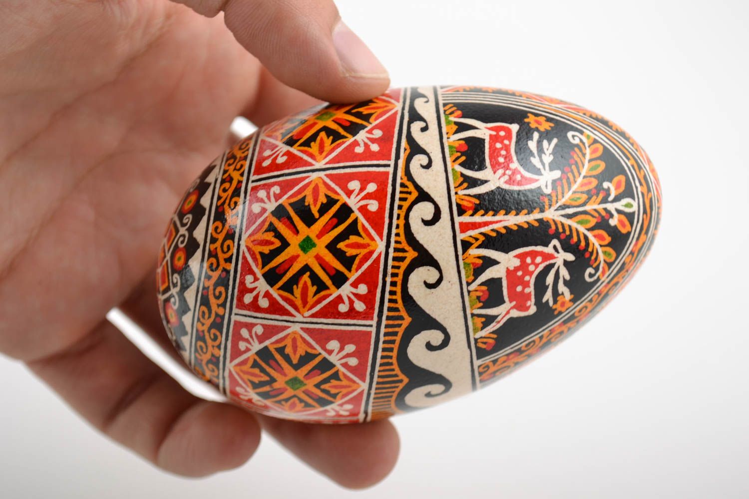 Писанка на гусином яйце красивая цветная для подарка на Пасху ручной работы фото 2