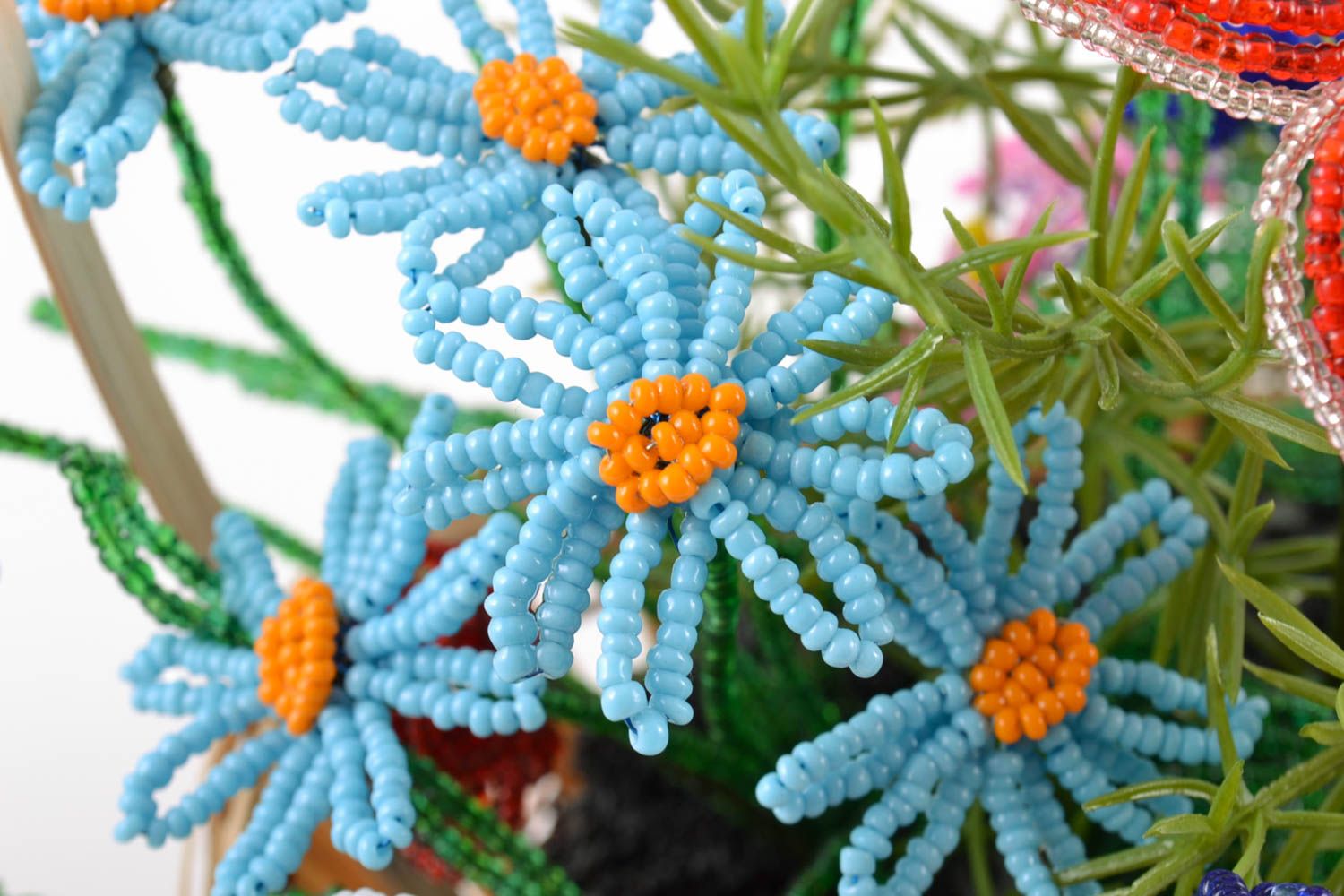 Handgemachte dekorative Blumen aus Glasperlen für Haus und Arbeitsraum Dekoration foto 4