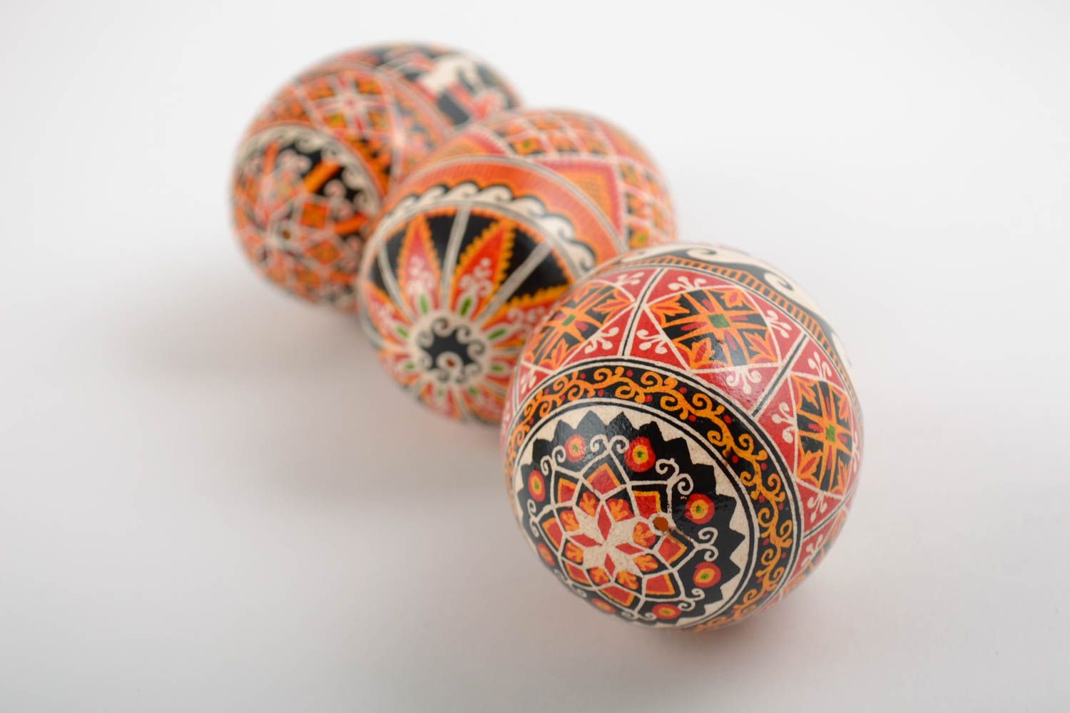 Расписные гусиные яйца набор из трех штук с узорами цветные ручная работа  фото 5
