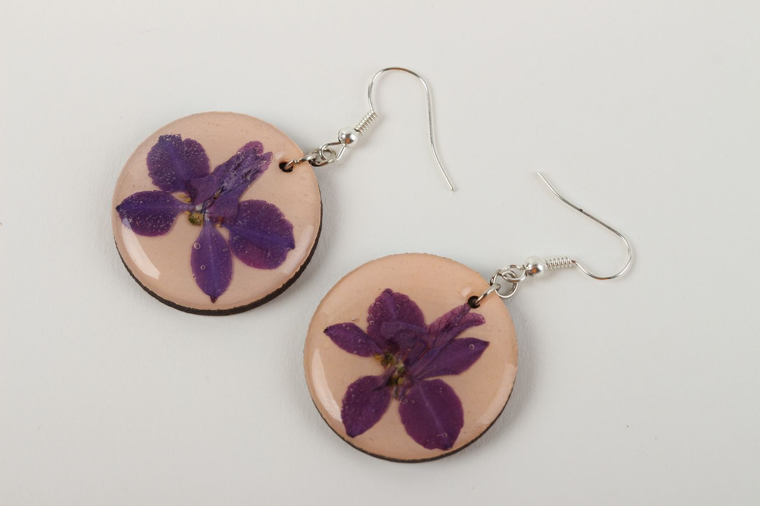 Модные серьги украшение ручной работы красивые серьги с фиолетовыми цветами фото 2
