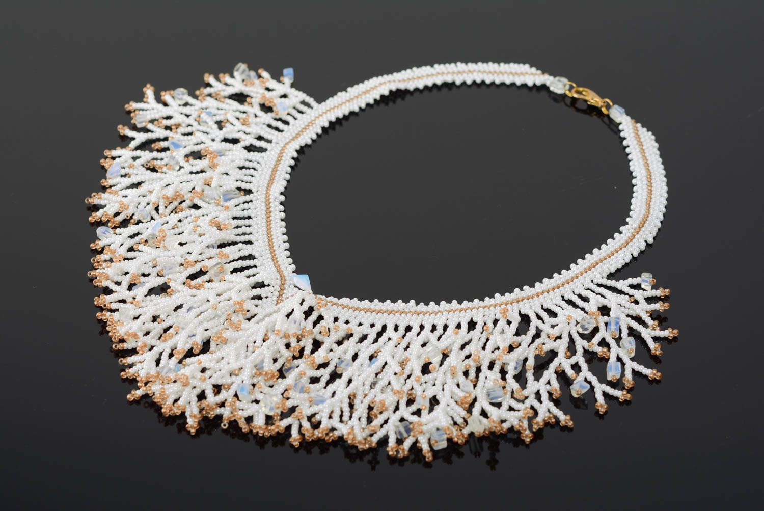 Ожерелье из бисера нежное с подвесками необычное светлое с бусинами хэнд мейд фото 1