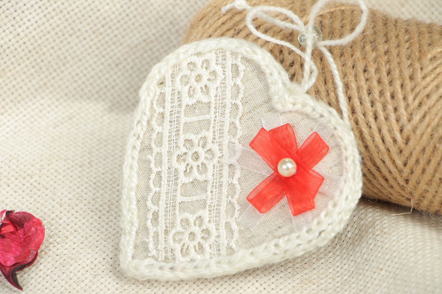 Suspension décorative Coeur en tissu blanc avec noeud photo 5