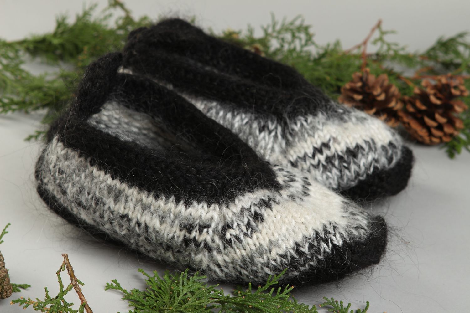 Pantoufles en laine fait main Chaussons laine gris noir Accessoire femme photo 1