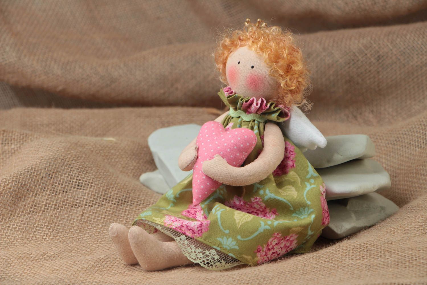 Авторская игрушка хлопчатобумажная ручной работы в виде ангела текстильная фото 1