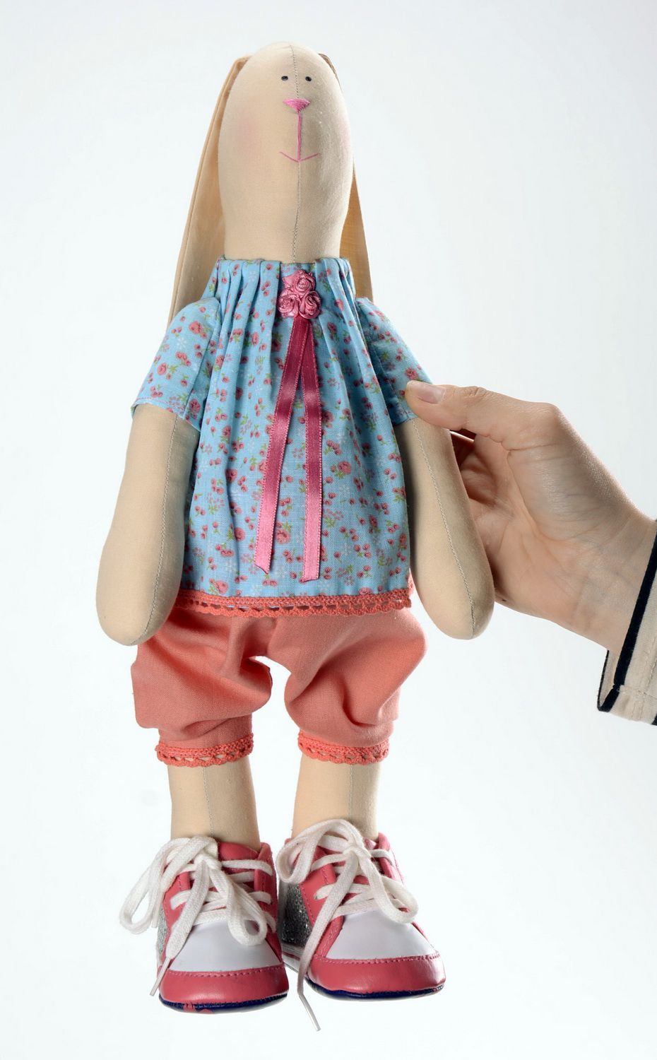 La muñeca Liebre en pantalón corto foto 2