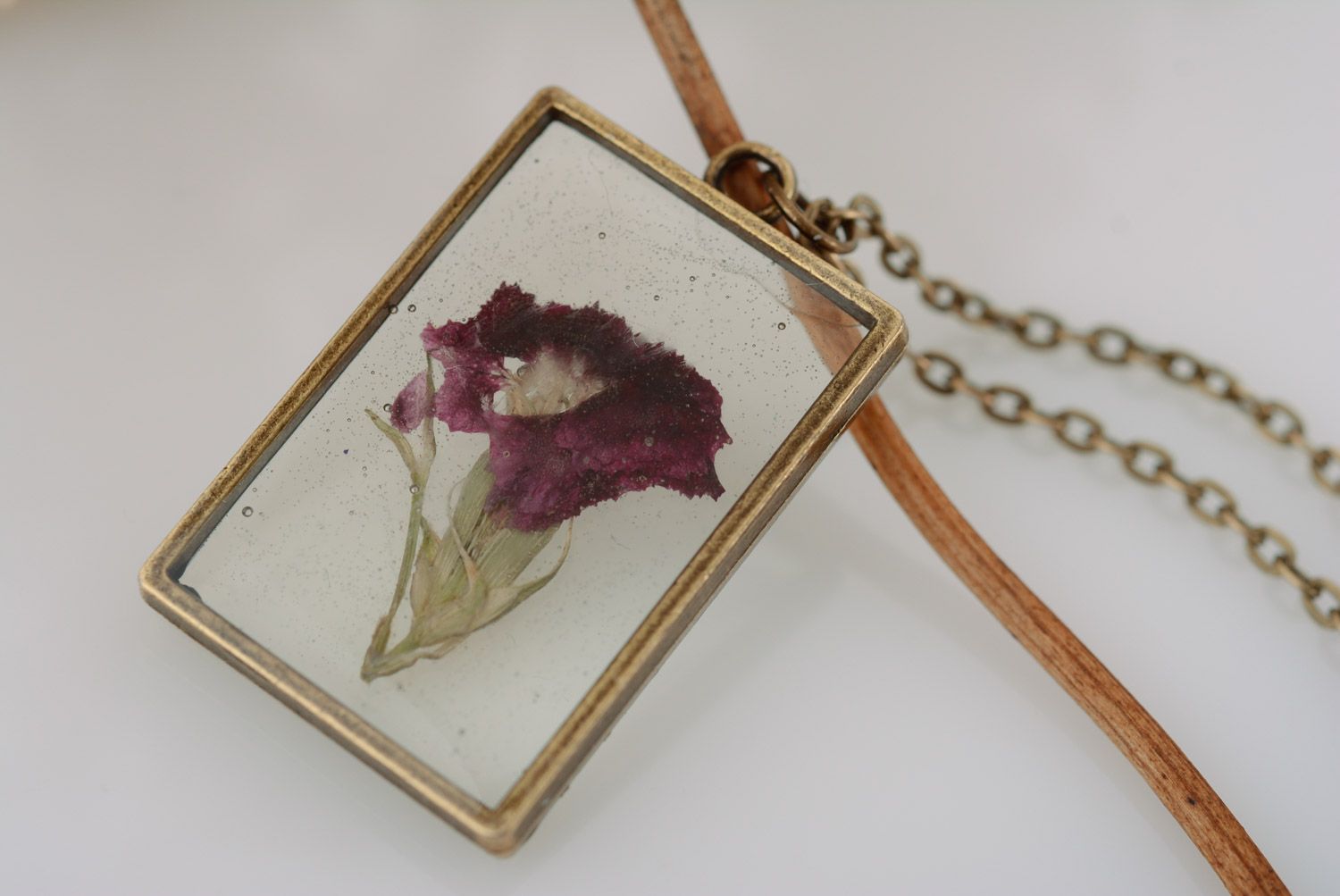Handmade square pendant with natural violet flower in epoxy resin for ladies photo 3