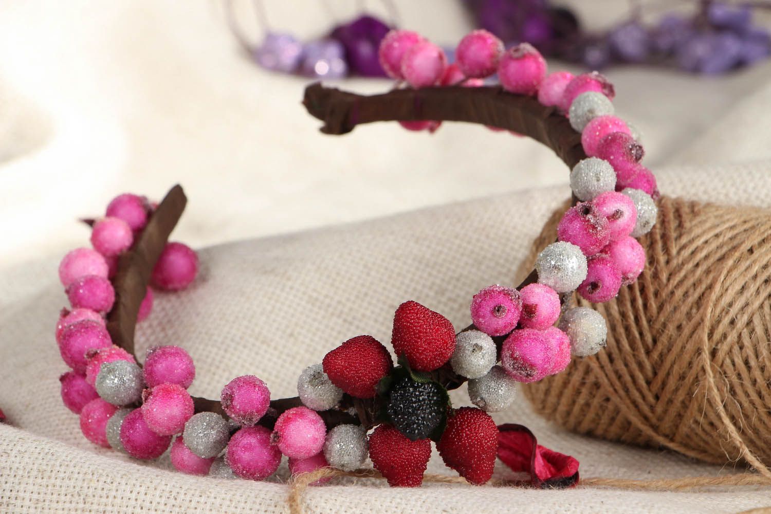 Headband with candied berries photo 4